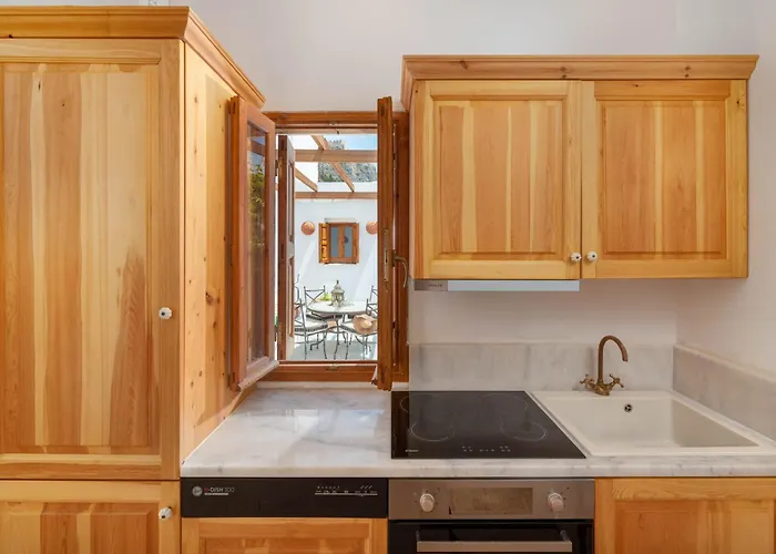 Vasoula Lindos, Jasmine And Gardenia *