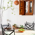 Vasoula Lindos, Jasmine And Gardenia فيلة