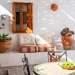 Vasoula Lindos, Jasmine And Gardenia فيلة *