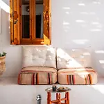 Vasoula Lindos, Jasmine And Gardenia فيلة
