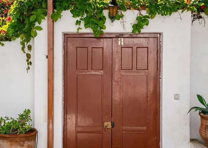 Vasoula Lindos, Jasmine And Gardenia Líndos